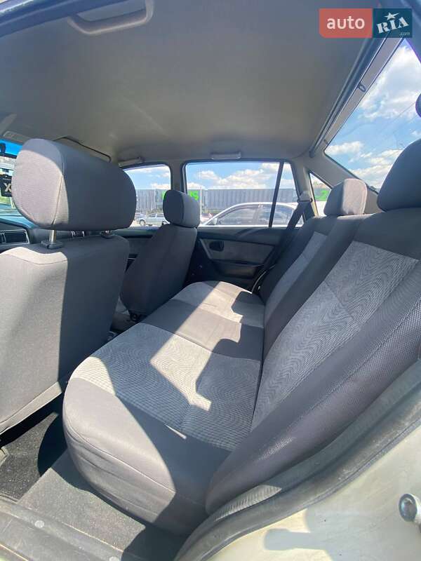 Седан Daewoo Nexia 2010 в Киеве