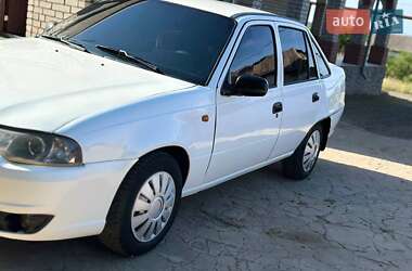 Седан Daewoo Nexia 2011 в 