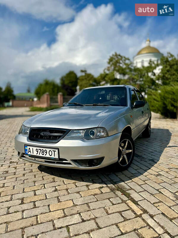 Седан Daewoo Nexia 2012 в 
