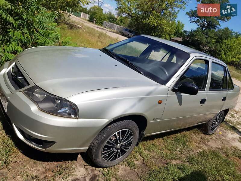 Седан Daewoo Nexia 2008 в Изюме