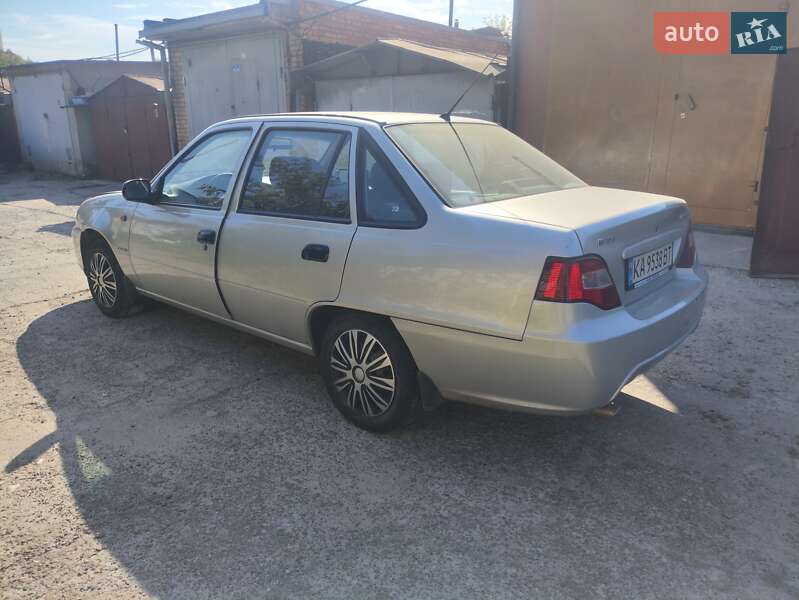 Седан Daewoo Nexia 2008 в Києві