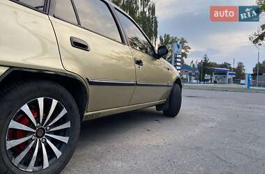 Седан Daewoo Nexia 2008 в 