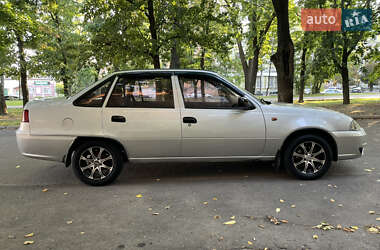 Седан Daewoo Nexia 2011 в 