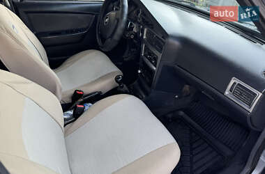 Седан Daewoo Nexia 2012 в 