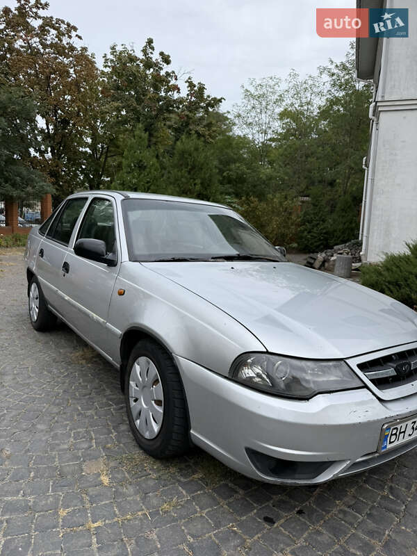 Седан Daewoo Nexia 2012 в 