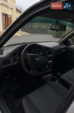 Седан Daewoo Nexia 2012 в 