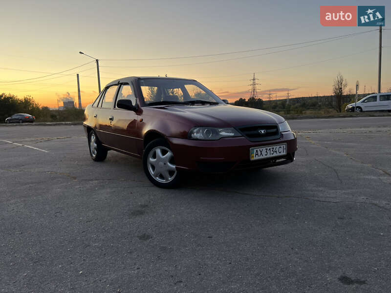 Седан Daewoo Nexia 2011 в 