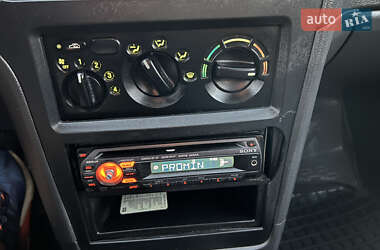 Седан Daewoo Nexia 2011 в 