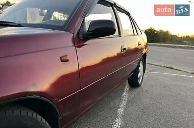 Седан Daewoo Nexia 2011 в 