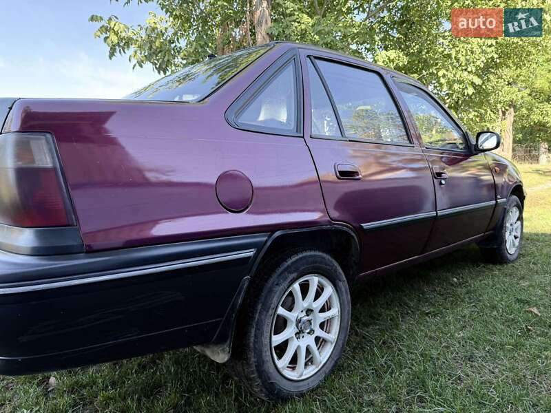 Седан Daewoo Nexia 2008 в Джурине