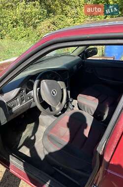 Седан Daewoo Nexia 2012 в 