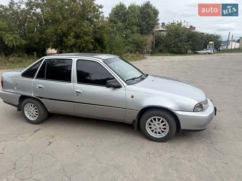 Седан Daewoo Nexia 1995 в Жмеринке