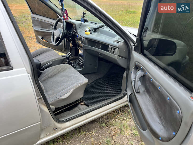 Седан Daewoo Nexia 1995 в Балаклії