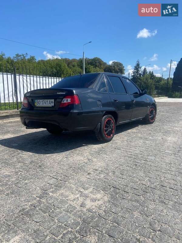 Седан Daewoo Nexia 2008 в Кременце