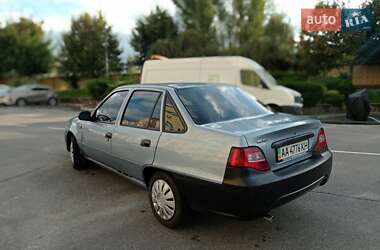 Седан Daewoo Nexia 2010 в 