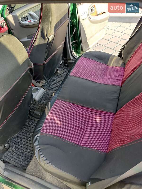 Седан Daewoo Nexia 2003 в Черкасах