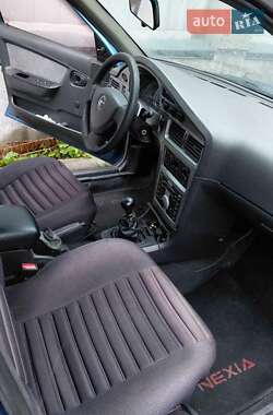 Седан Daewoo Nexia 2011 в 