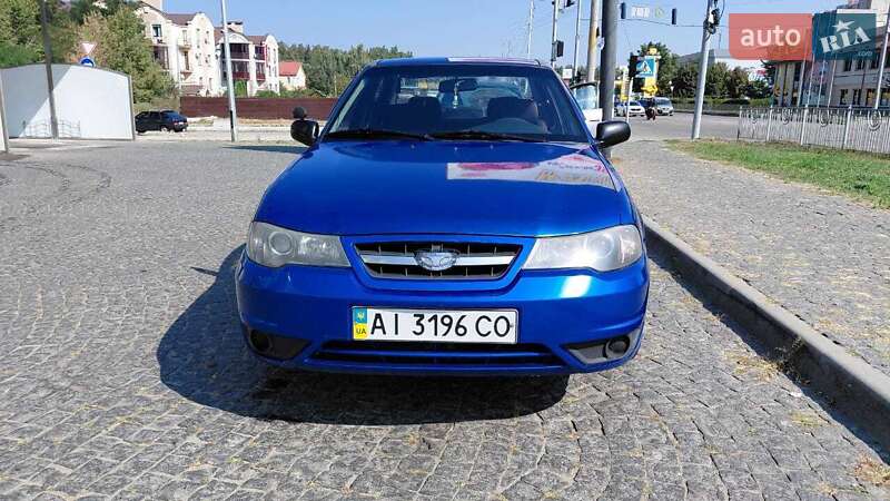 Седан Daewoo Nexia 2011 в 