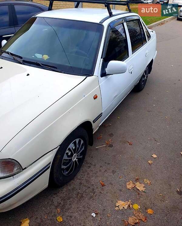 Седан Daewoo Nexia 1997 в Золочеве