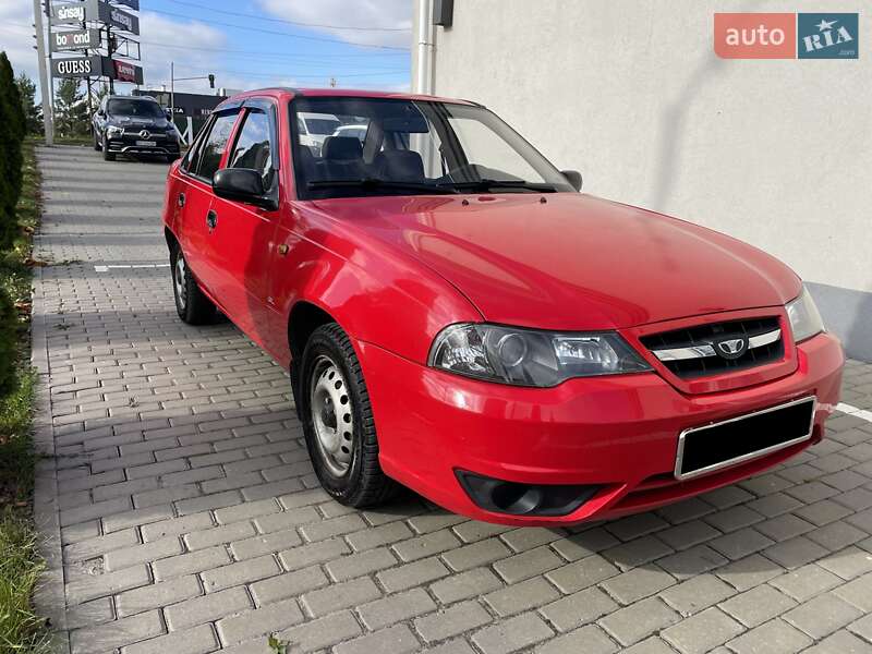 Седан Daewoo Nexia 2011 в  фото Седан Daewoo Nexia 2011 в