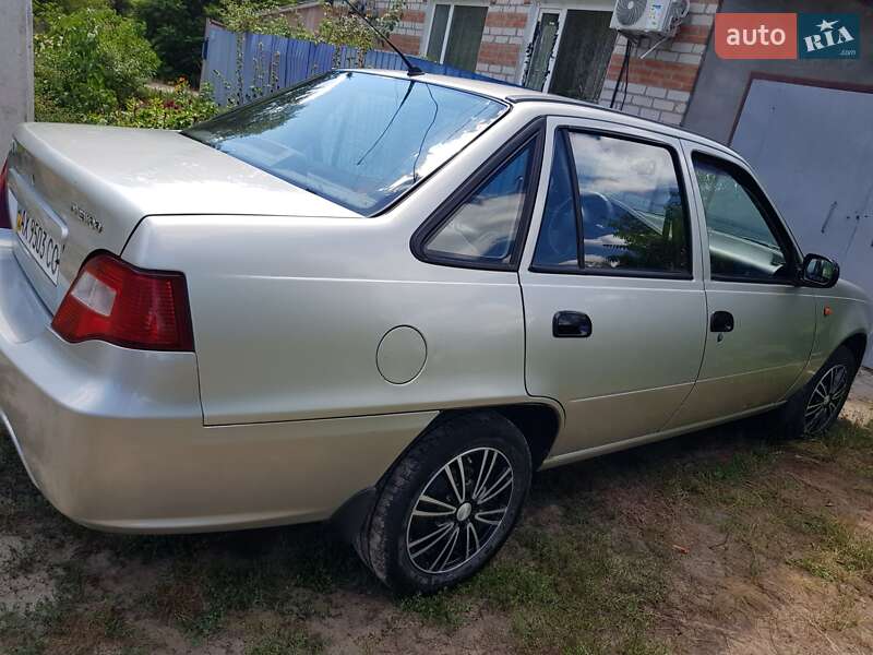 Седан Daewoo Nexia 2008 в Ізюмі