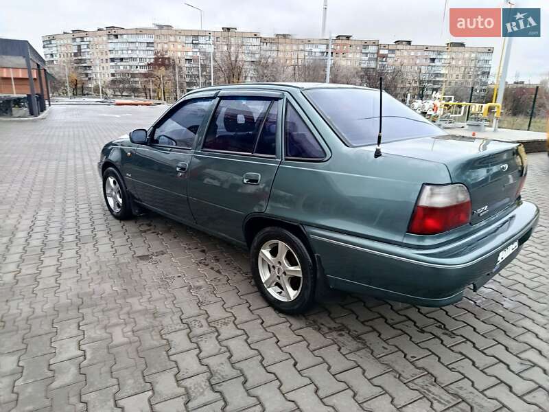 Седан Daewoo Nexia 1997 в Кривом Роге