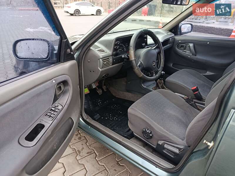 Седан Daewoo Nexia 1997 в Кривом Роге