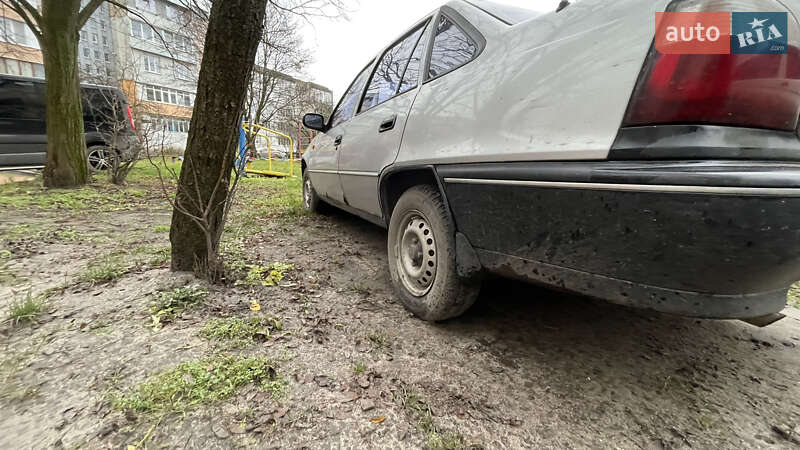 Седан Daewoo Nexia 2004 в Бродах