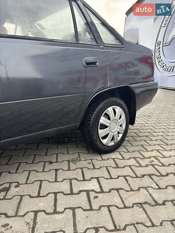 Седан Daewoo Nexia 2003 в Хмельницькому