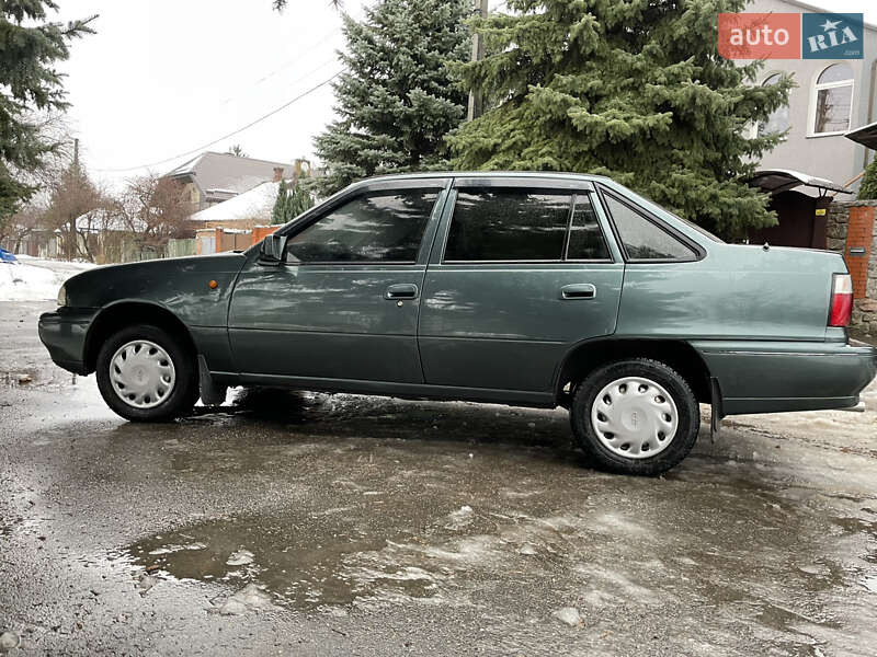 Седан Daewoo Nexia 1995 в Харькове