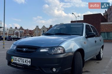 Седан Daewoo Nexia 2010 в Киеве