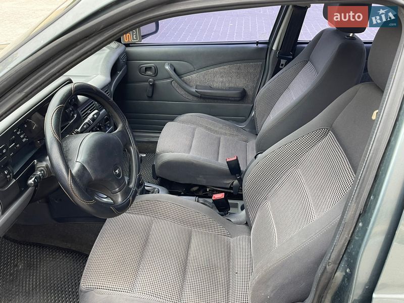 Седан Daewoo Nexia 2005 в Бродах