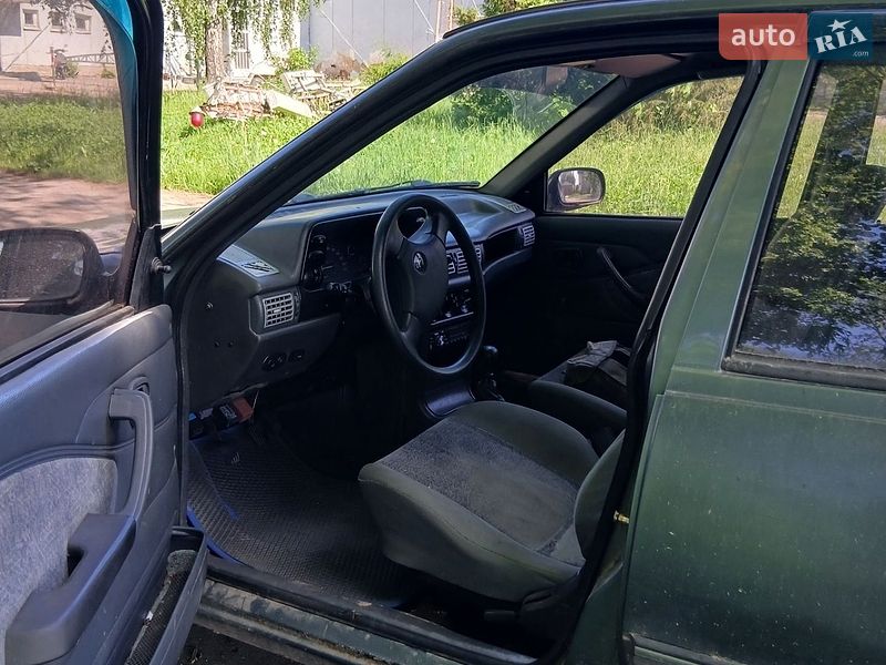 Седан Daewoo Nexia 2005 в Новгород-Северском