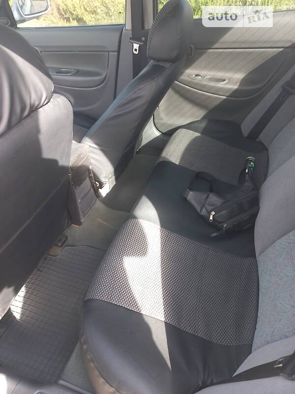 Седан Daewoo Nubira 1998 в Черновцах