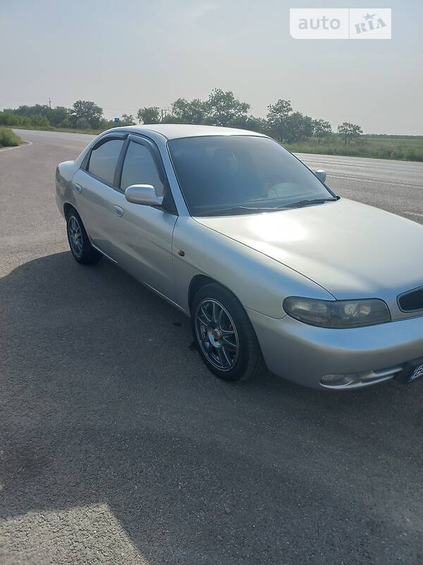 Седан Daewoo Nubira 1998 в Черновцах