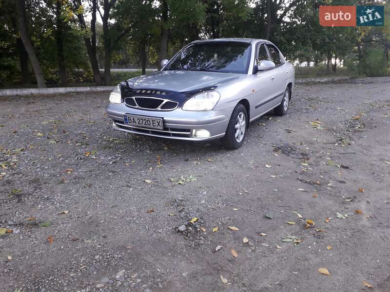Седан Daewoo Nubira 2003 в Новгородке