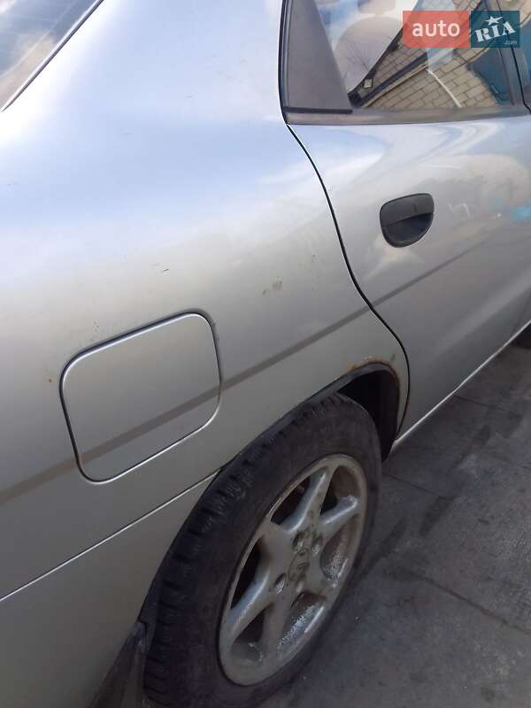 Седан Daewoo Nubira 1998 в Кегичевке