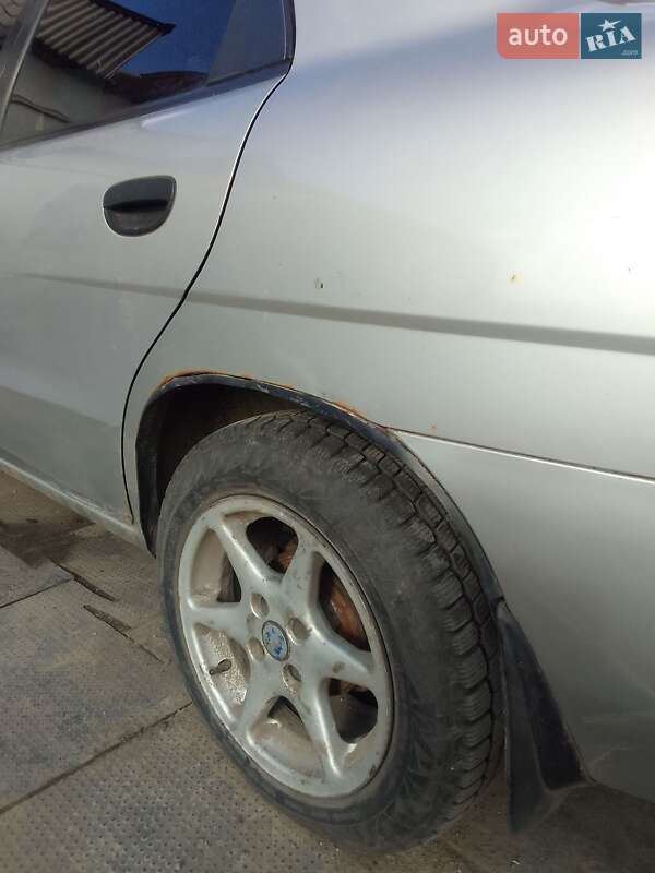 Седан Daewoo Nubira 1998 в Кегичевке