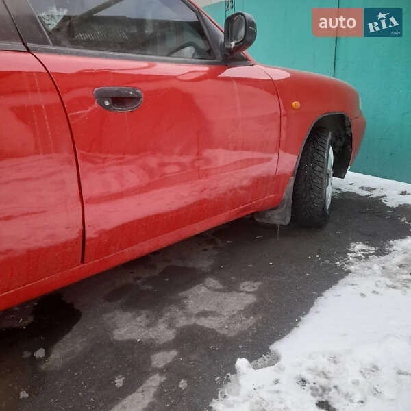 Седан Daewoo Nubira 1998 в Покровске