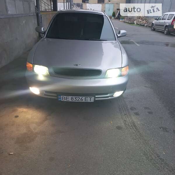 Седан Daewoo Nubira 1998 в Черновцах