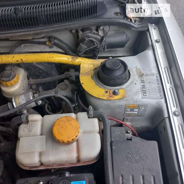 Седан Daewoo Nubira 1998 в Черновцах