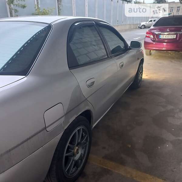 Седан Daewoo Nubira 1998 в Черновцах