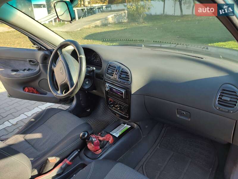Седан Daewoo Nubira 1998 в Білгороді-Дністровському