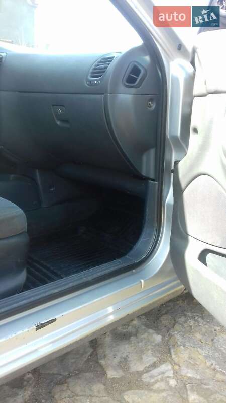 Седан Daewoo Nubira 1998 в Херсоне