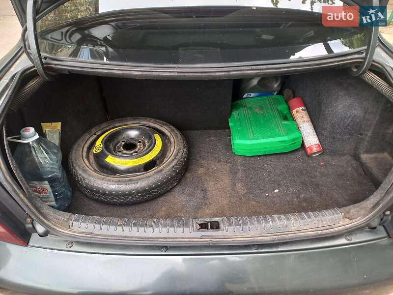 Седан Daewoo Nubira 1998 в Каменском