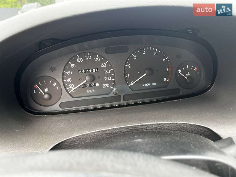 Седан Daewoo Nubira 1998 в Днепре