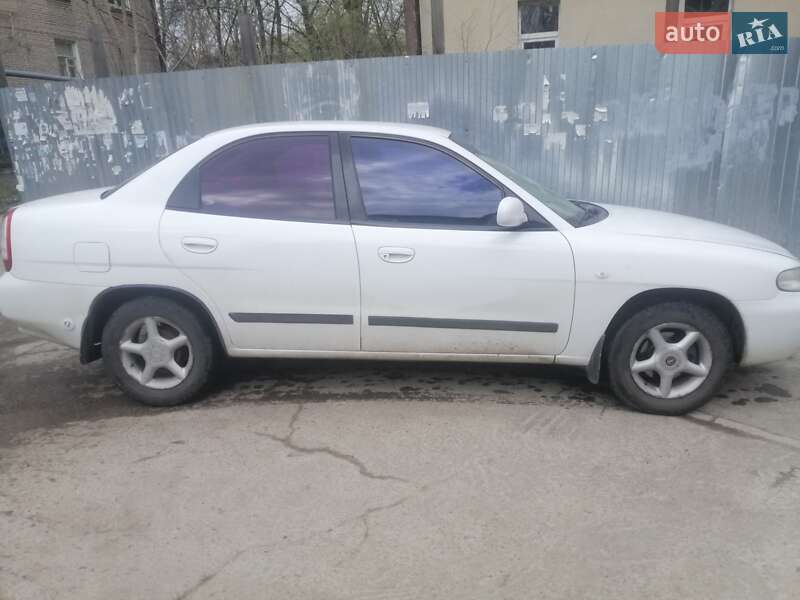 Седан Daewoo Nubira 1998 в Запорожье