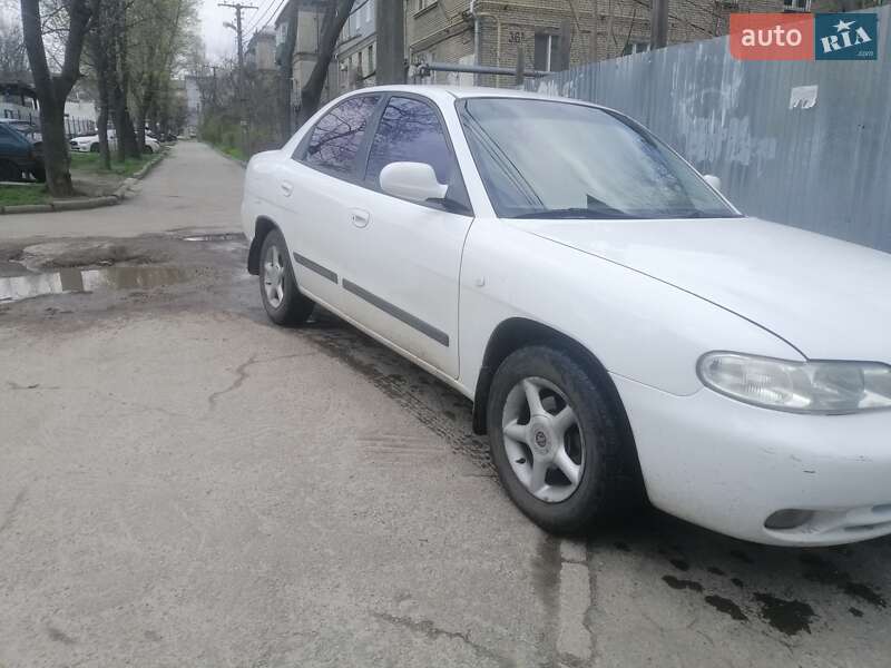 Седан Daewoo Nubira 1998 в Запорожье