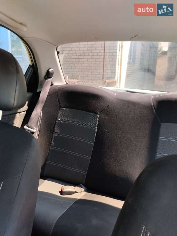 Седан Daewoo Nubira 1998 в Львові