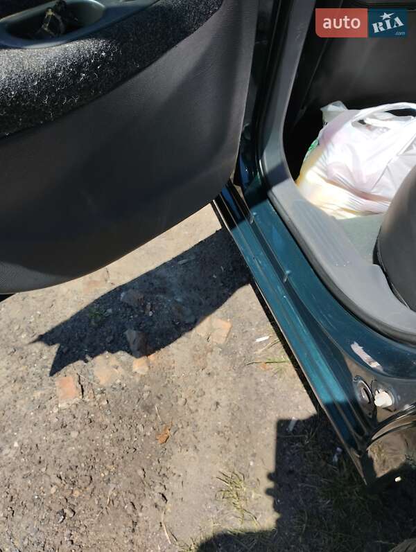 Седан Daewoo Nubira 1998 в Львові